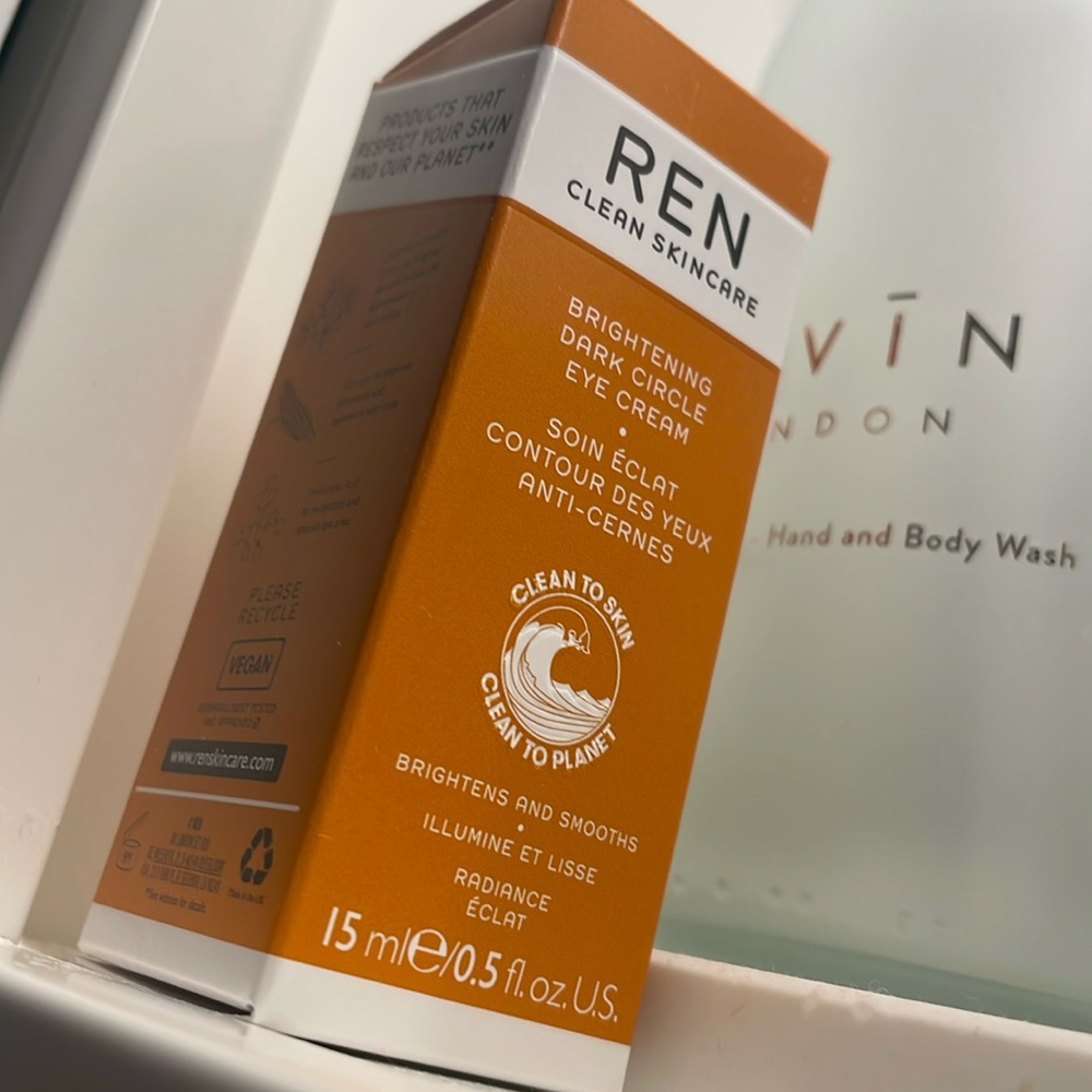 REN Clean Skincare RADIANCE BRIGHTENING DARK CIRCLE EYE CREAM 15 ml